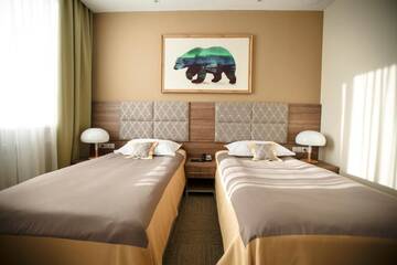 Фото номера Улучшенный двухместный номер с 2 отдельными кроватями Отель GREEN Which Hotel г. Петропавловск 4