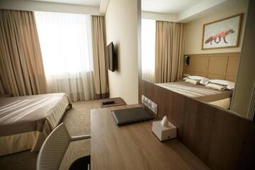 Фото номера Двухместный номер с 1 кроватью Отель GREEN Which Hotel г. Петропавловск 2