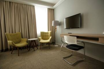 Фото номера Улучшенный двухместный номер с 2 отдельными кроватями Отель GREEN Which Hotel г. Петропавловск 3