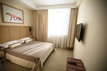 Фото номера Двухместный номер с 1 кроватью Отель GREEN Which Hotel г. Петропавловск 3